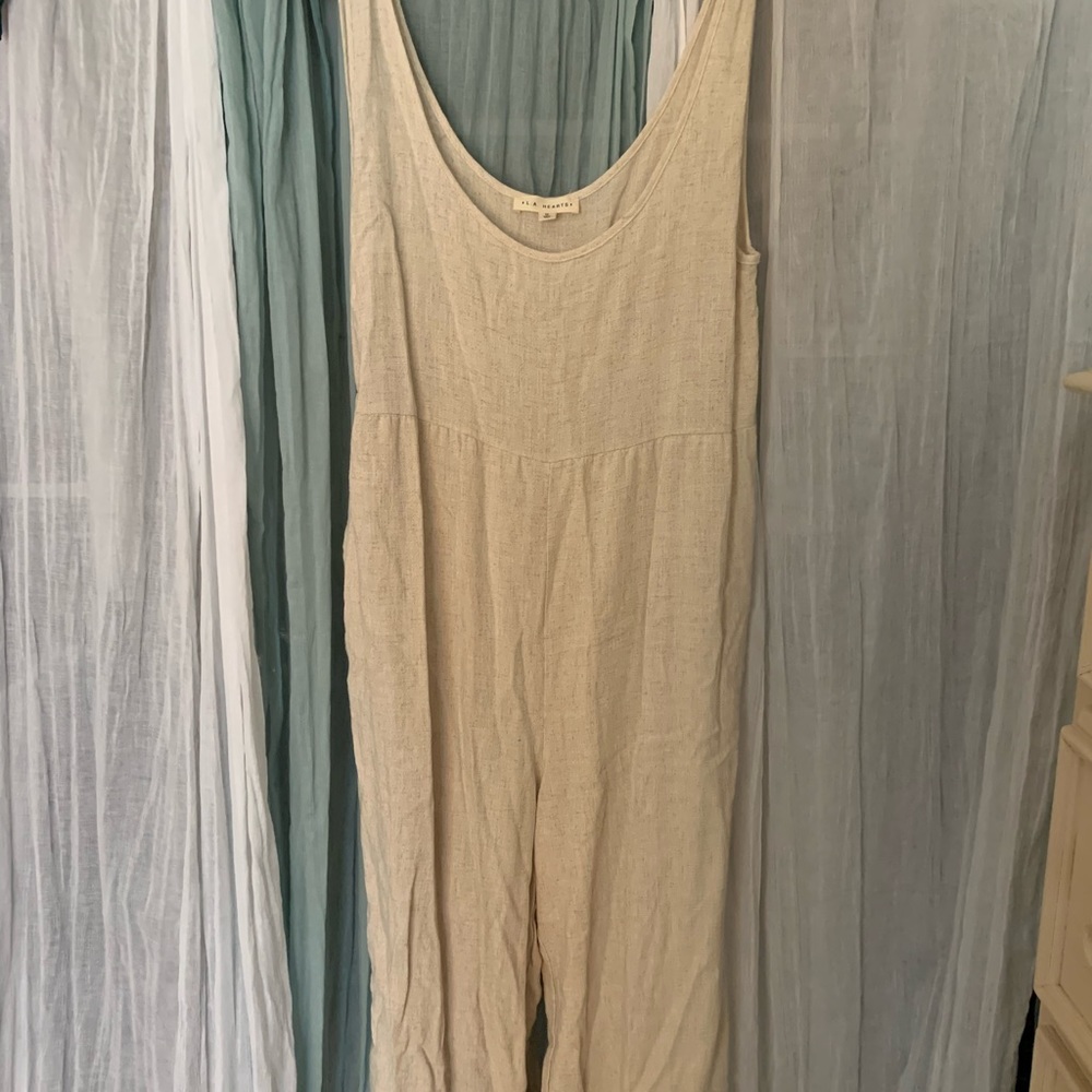 Pacsun linen romper in cream, never worn.